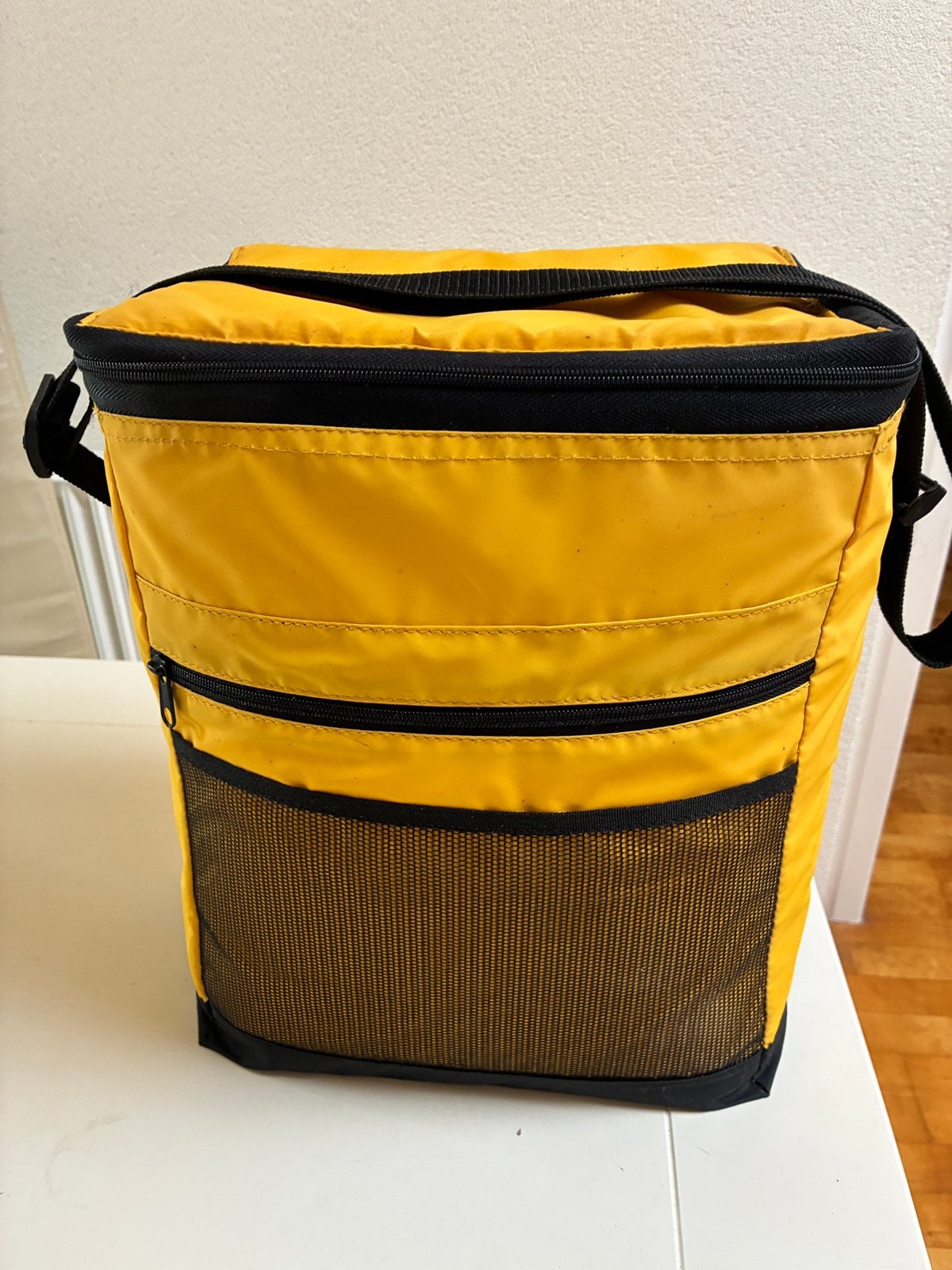 Koeltas 30 x 30 x 20cm verstelbaar hengsel en opbergvak, Ophalen of Verzenden, Zo goed als nieuw, Koeltas, Koelelement
