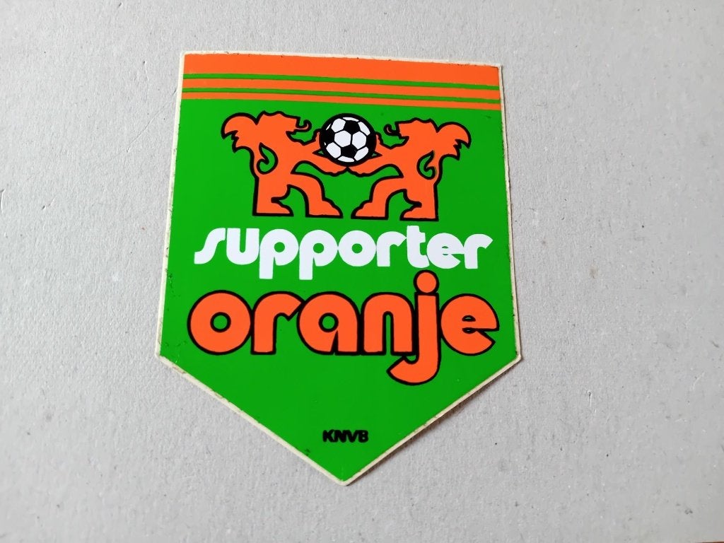 KNVB sticker Supporter Oranje 9,5x8cm, Ophalen of Verzenden, Zo goed als nieuw, Bedrijf of Vereniging