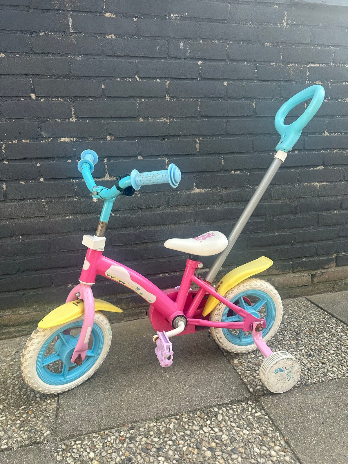 Roze kinderfiets met zijwieltjes en duwstang, Ophalen, Terugtraprem, Zijwieltjes, Gebruikt