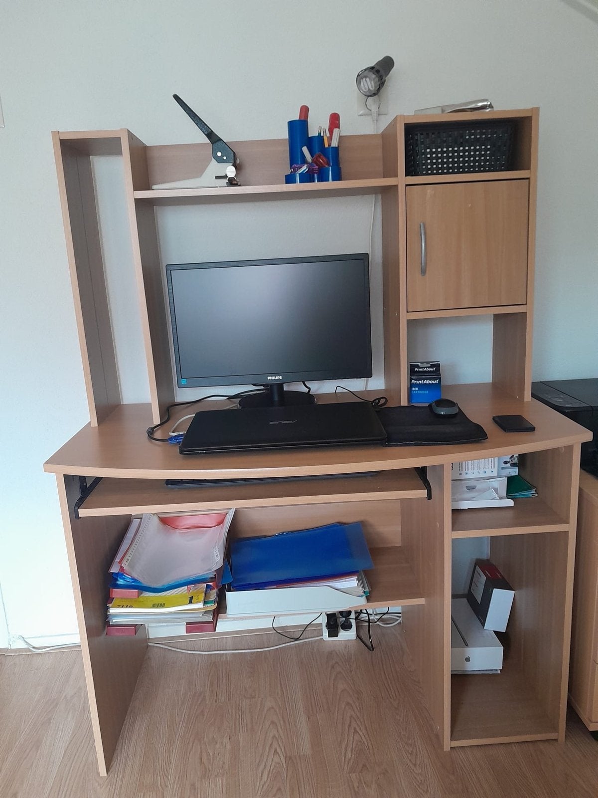 Computerbureau met opbergruimte en uitschuifbaar toetsenbord, Ophalen, Opbergruimte, Gebruikt, Spaanplaat of MDF