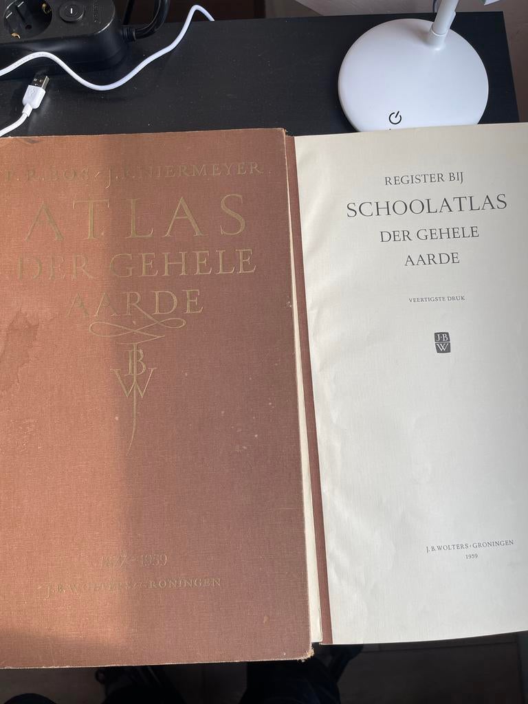 Atlas der Gehele Aarde 1959, Boeken, Gelezen, Overige atlassen, Ophalen of Verzenden, 1800 tot 2000