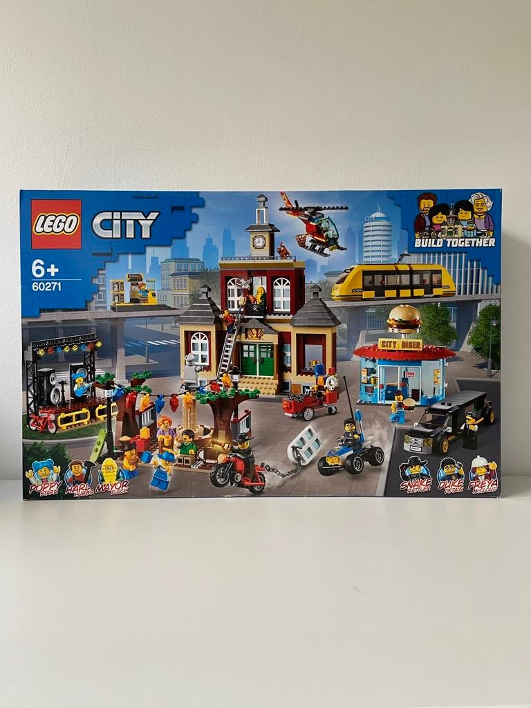 Lego 60271 - Lego City Stadsplein 60271 - *NIEUW*, Lego, City, Nieuw, Ophalen of Verzenden