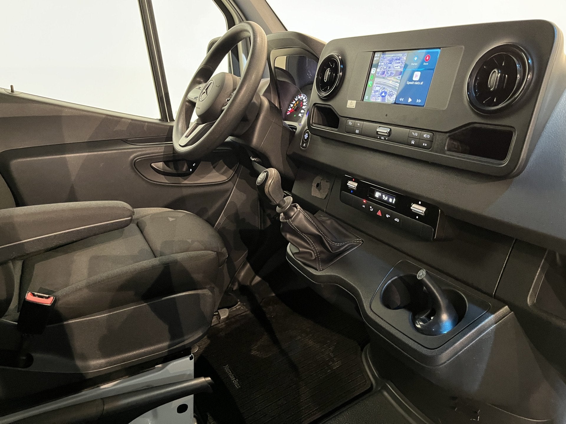 Mercedes-Benz Sprinter 311 CDI L2H2 RWD / Euro 6 / Servicebu, 13 km/l, Gebruikt, Met garantie (alle), 2102 kg
