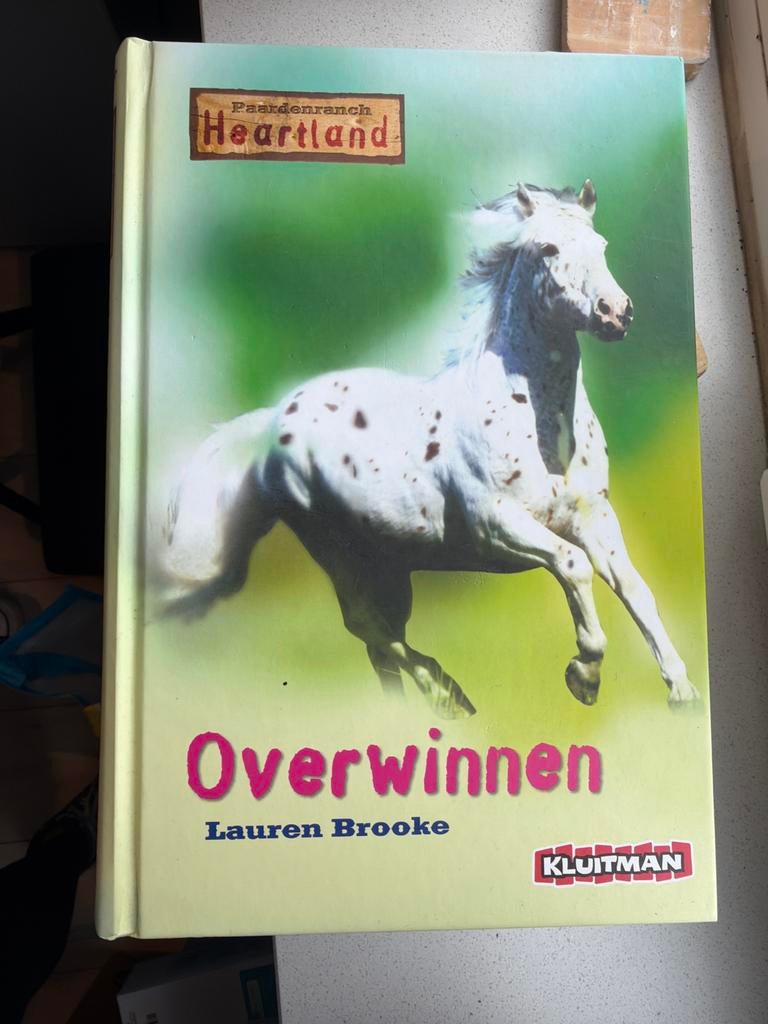 Paardenranch Heartland: Overwinnen - Lauren Brooke, Boeken, Ophalen of Verzenden, Gelezen, Fictie