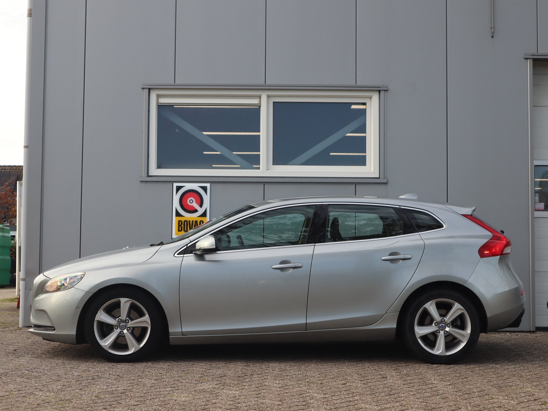 Volvo V40 1.6 T4 Summum / Vol leder / Navi / Cruise, Gebruikt, Beige, 4 cilinders, 179 pk
