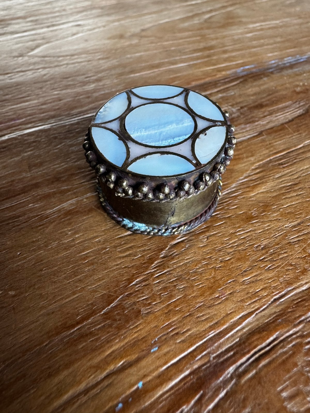 Antiek Messing Pillendoosje met Parelmoer Inleg, Antiek en Kunst, Ophalen of Verzenden
