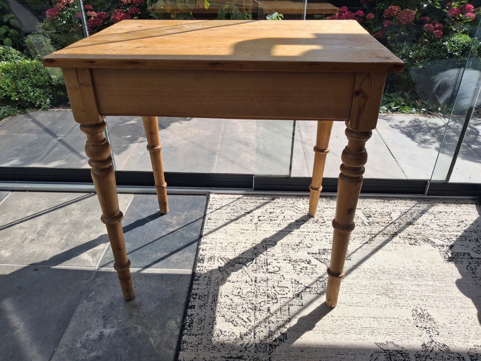 Grenen houten tafel met gedraaide poten, Huis en Inrichting, Tafels | Eettafels, Ophalen, Gebruikt, 100 tot 150 cm, 50 tot 100 cm
