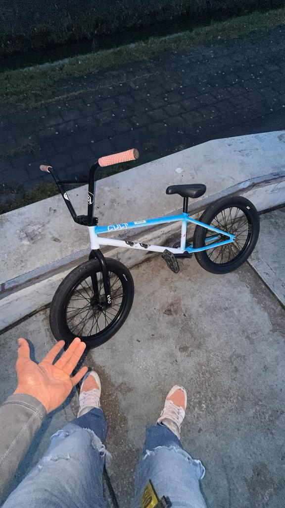 CULT DEVOTION 2022 21" BIKE - WHITE (PANZA), Fietsen en Brommers, Fietsen | Crossfietsen en BMX, Ophalen, Gebruikt, Stuur 360° draaibaar