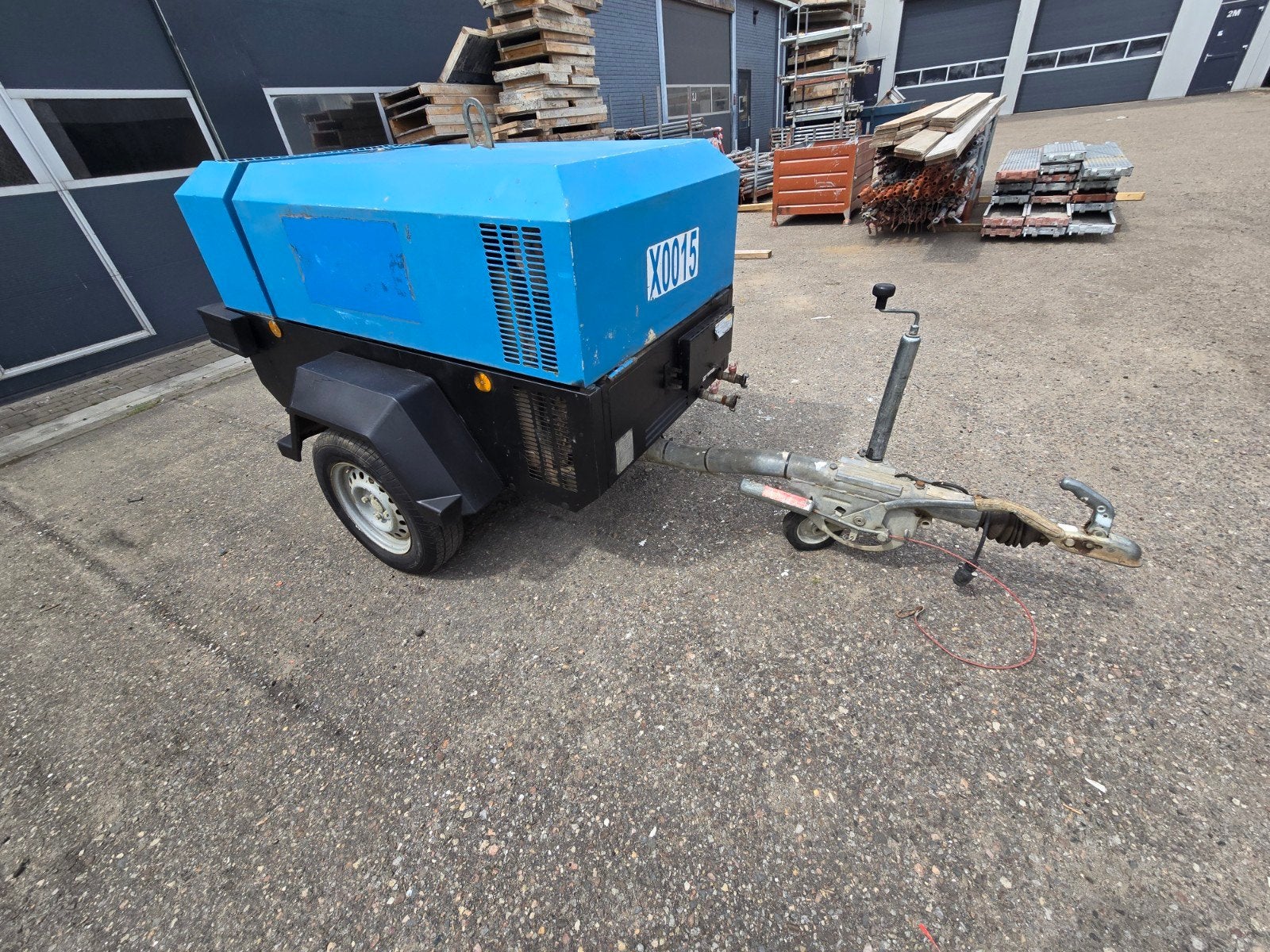 Doosan Luchtcompressor 741, 4 cilinders, 8.6 bar, Doe-het-zelf en Verbouw, Compressors, Gebruikt, 100 liter of meer, Mobiel, Ophalen of Verzenden