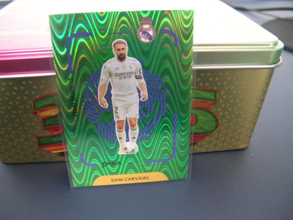 01/05 Dani Carvajal Real Madrid 2025-26 DAKA, Ophalen of Verzenden, Zo goed als nieuw, Losse kaart