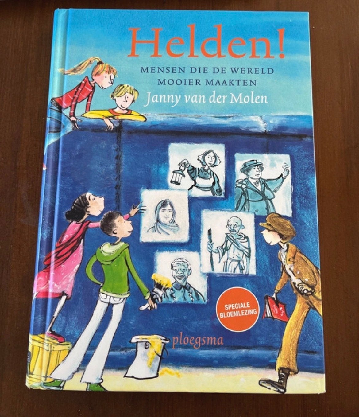 Helden! Mensen die de wereld mooier maakten - Janny van der, Ophalen of Verzenden, Zo goed als nieuw, Non-fictie