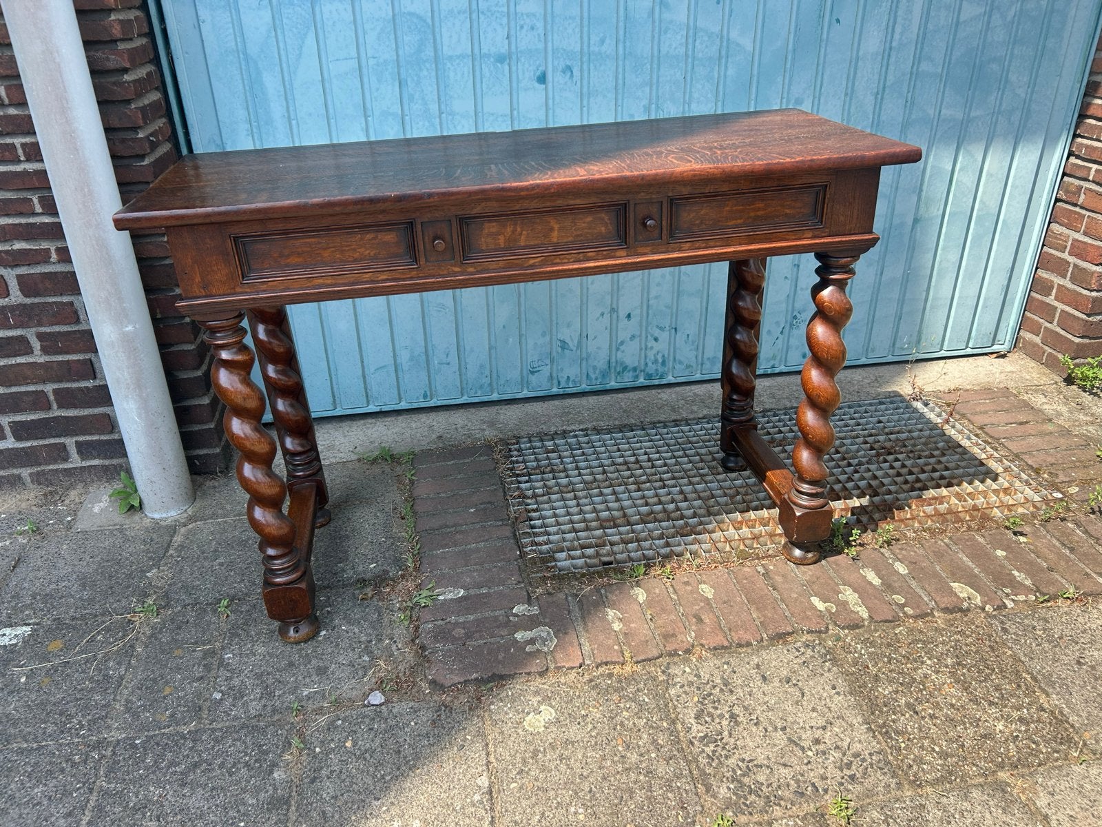 Antieke eikenhouten sidetable met gedraaide poten, Antiek en Kunst, Antiek | Meubels | Tafels, Ophalen