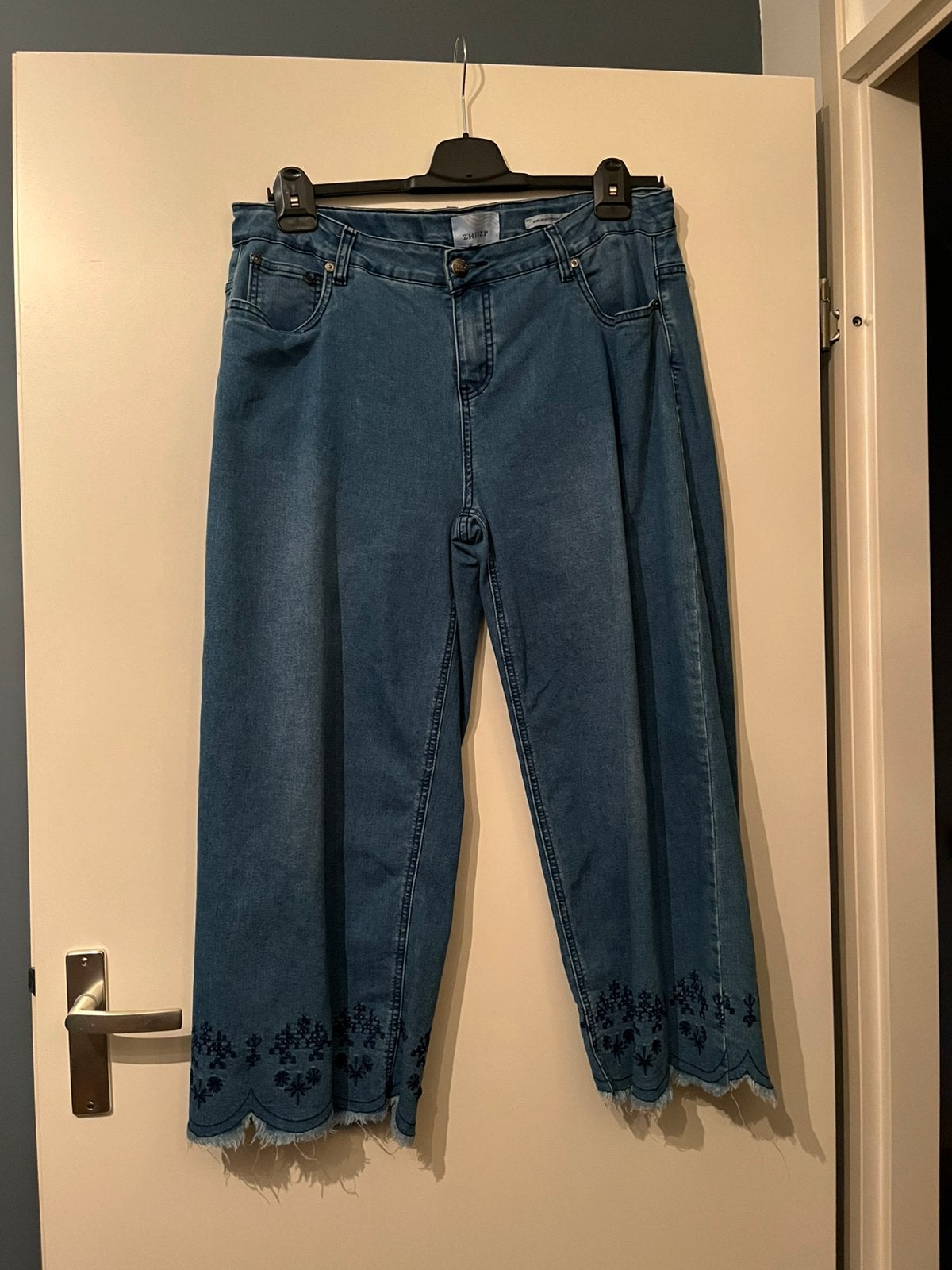 Zhenzi jeans maat 44, Kleding | Dames, Ophalen of Verzenden, Zo goed als nieuw, Blauw, Broek of Spijkerbroek