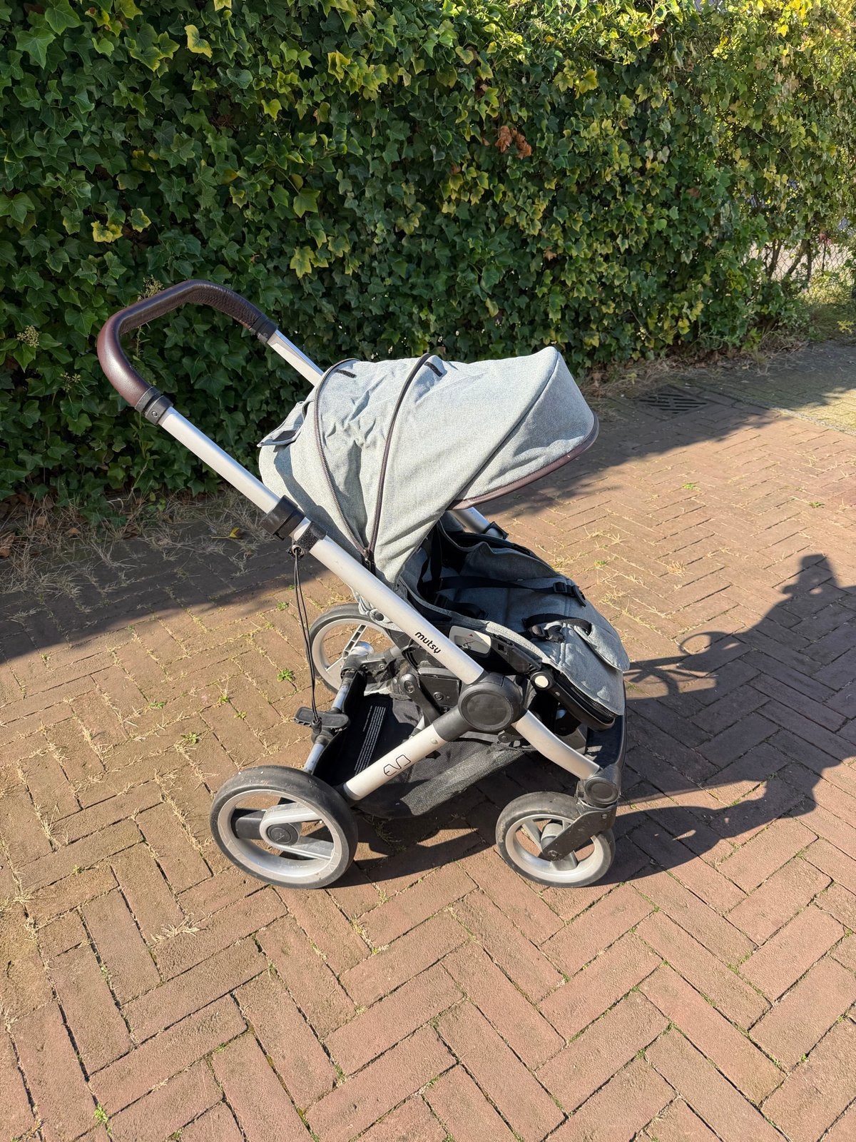 Mutsy Evo kinderwagen met reiswieg en regenhoes, Kinderen en Baby's, Ophalen, Gebruikt, Combiwagen, Mutsy