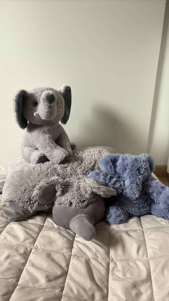 3 schattige olifanten knuffels - perfect voor de kinderkamer, Ophalen, Zo goed als nieuw, Middelgroot (20 tot 80 cm), Meerkleurig