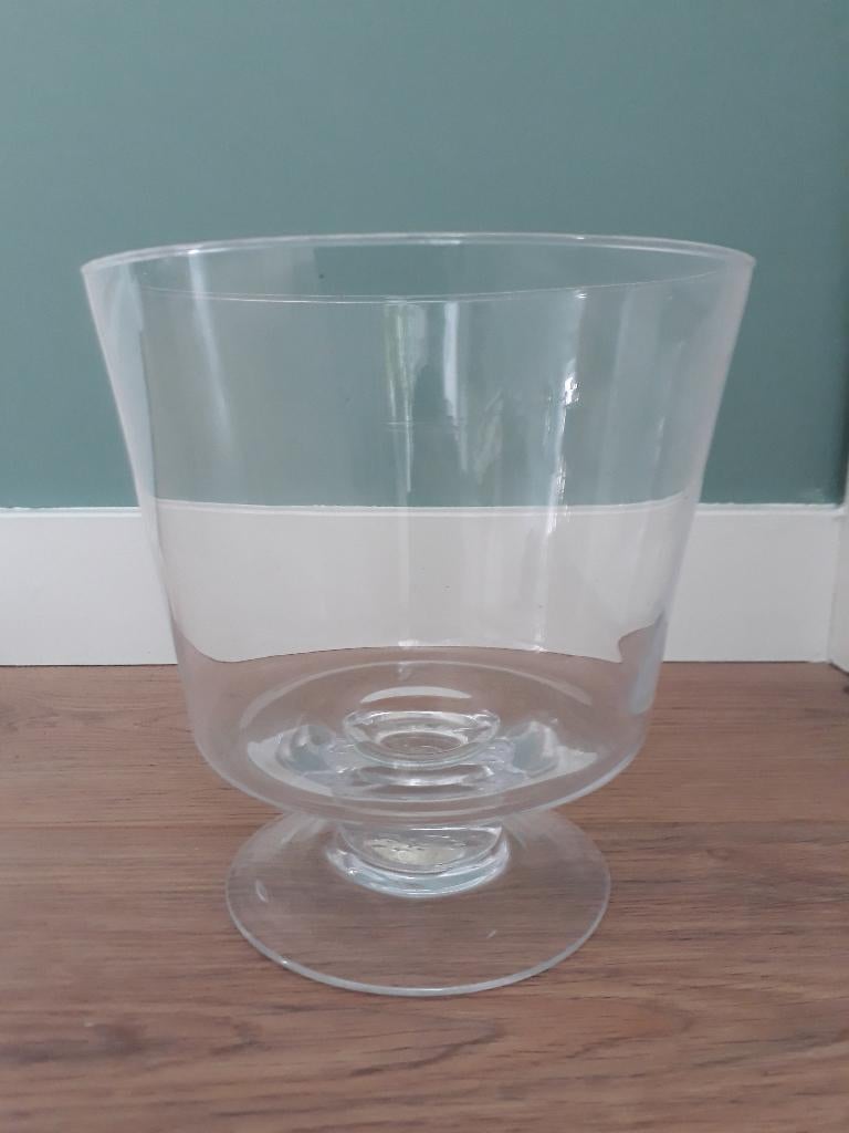 Glazen vaas: mooie lage bloemenvaas van glas op voetje NIEUW, Ophalen, Overige kleuren, Nieuw, Glas