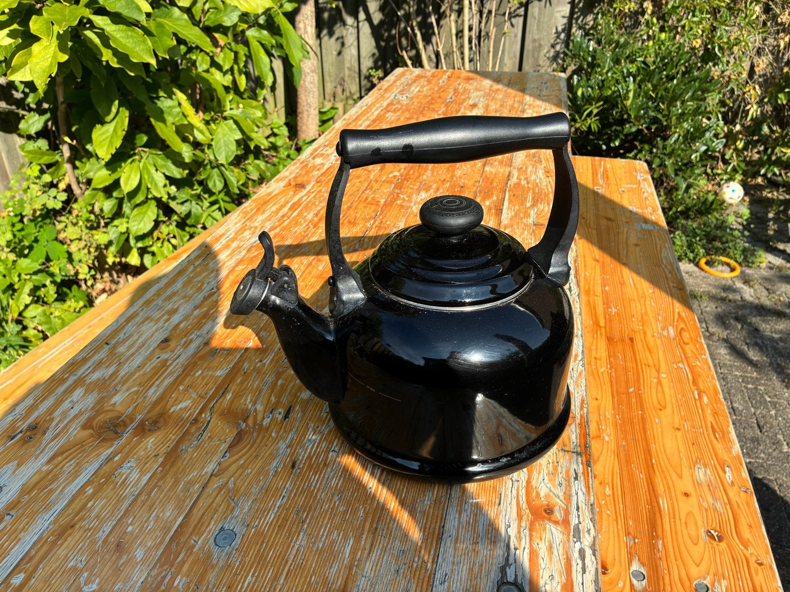 Le Creuset fluitketel zwart - Gebruikt, Gebruikt, Ophalen of Verzenden, Zwart, Le Creuset