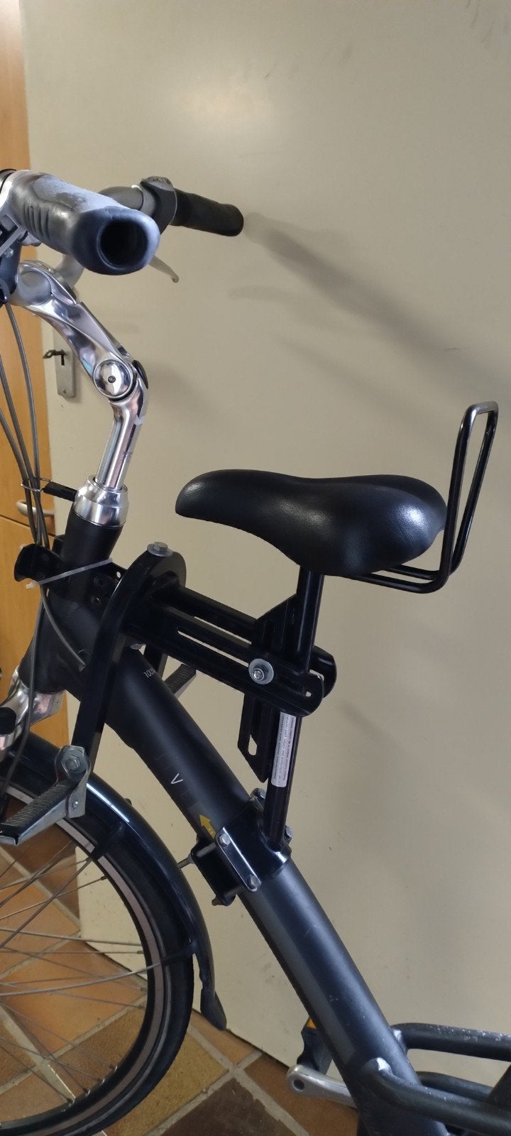 Voorzitje op de stang - damesfiets, Fietsen en Brommers, Fietsaccessoires | Fietsstoeltjes, Ophalen, Gebruikt, Voorzitje