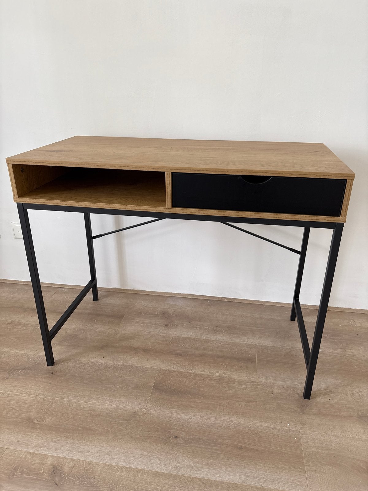 Modern bureau met lade en opbergvak - Hout en metaal, Huis en Inrichting, Ophalen, Bruin, Zo goed als nieuw, Computerbureau