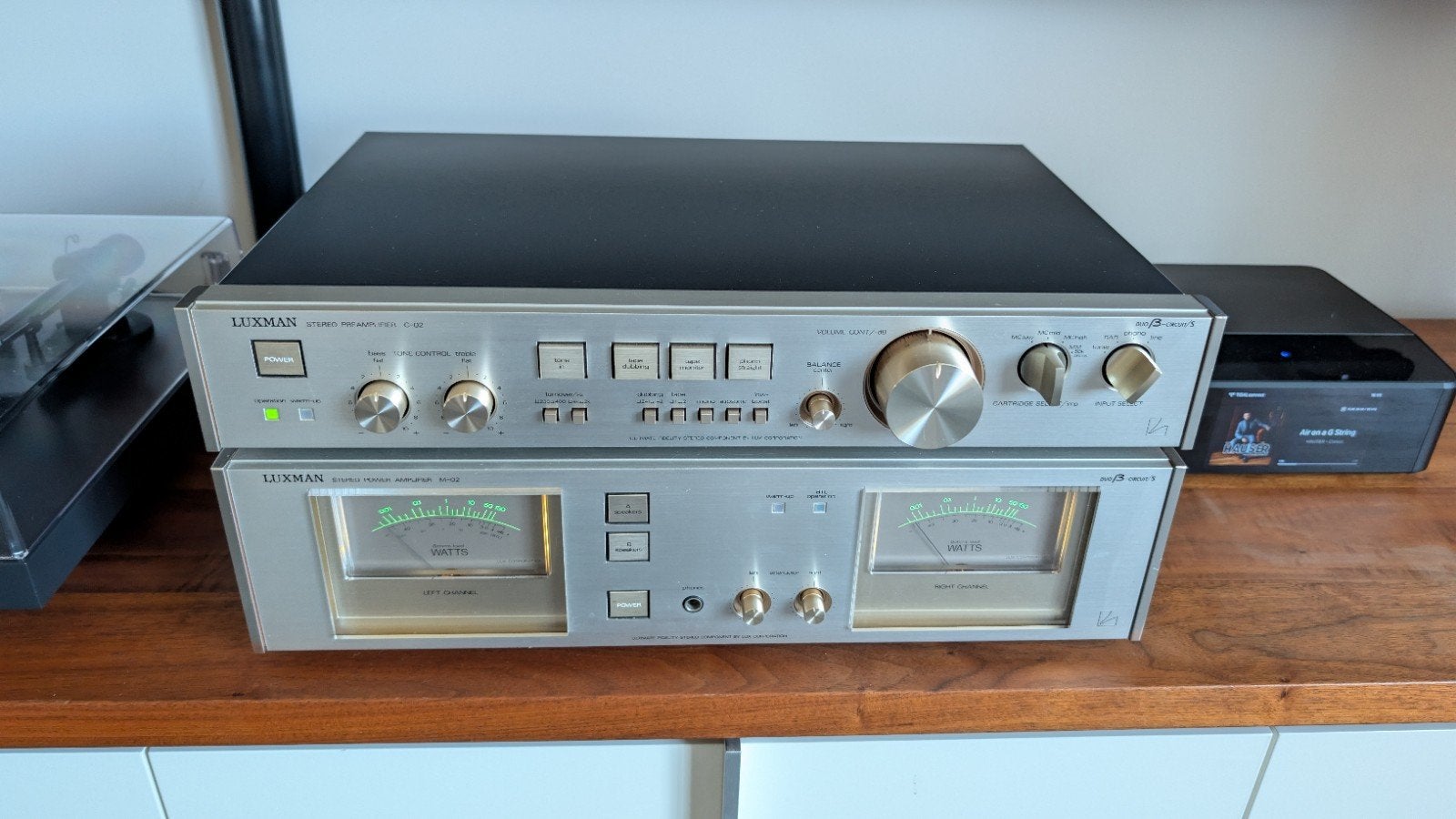 Foto 9 van Luxman C-02 Voorversterker en M-02 Eindversterker Set