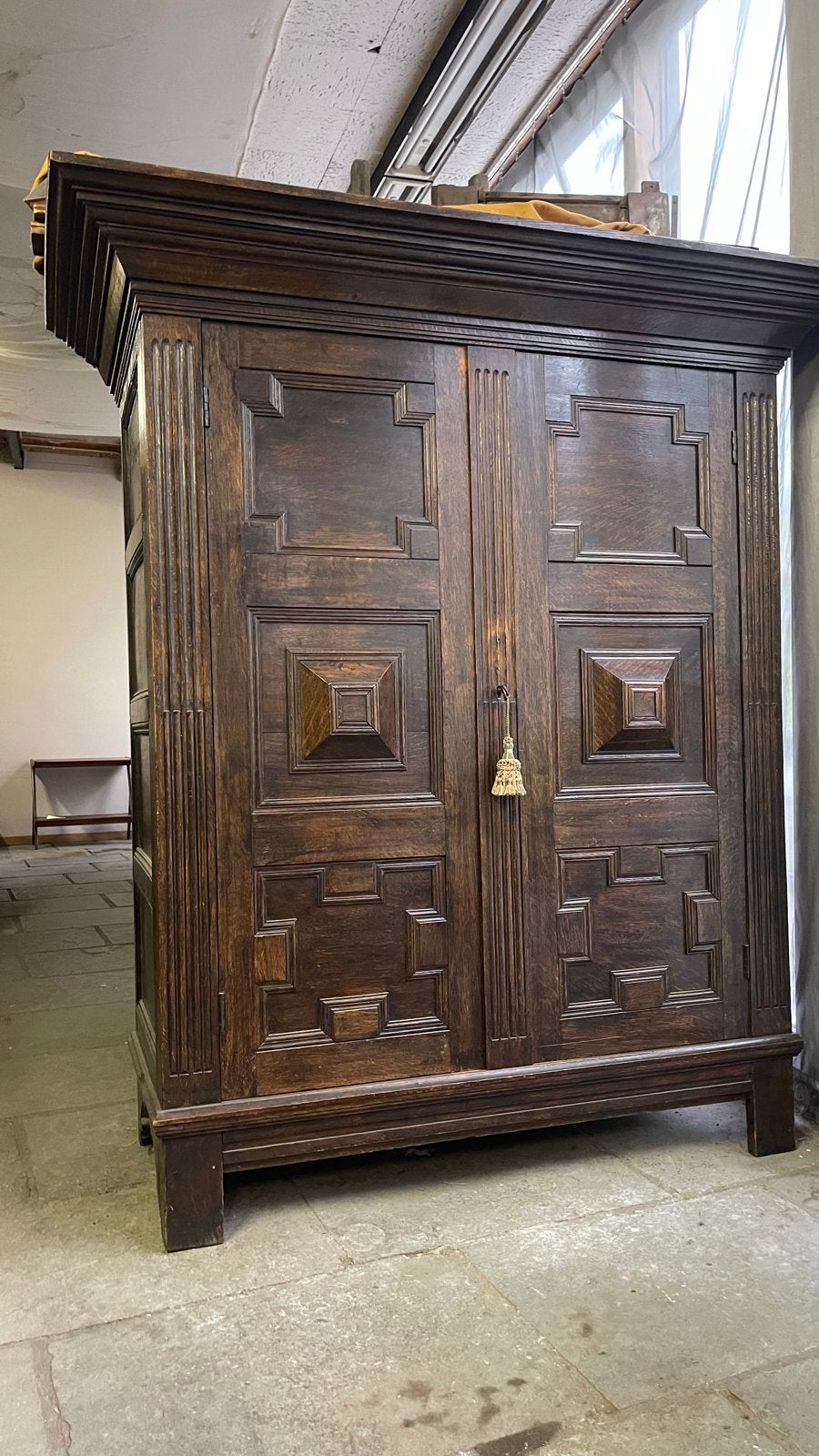 strakke eiken kast (model kussenkast) robuust en authentiek, Huis en Inrichting, Ophalen, Gebruikt