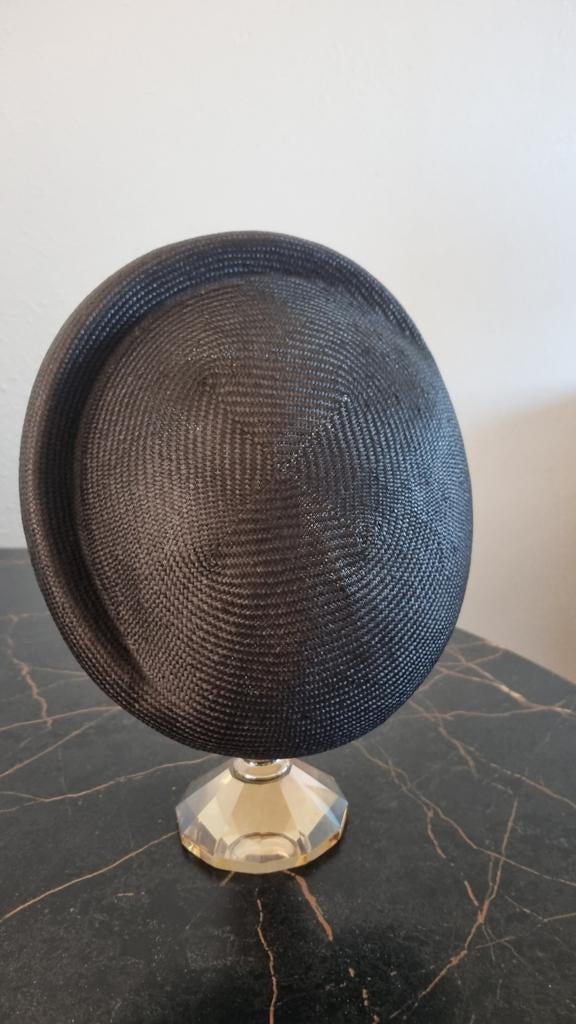 Elegante Zwarte Pillbox Hoed ., Kleding | Dames, Hoeden en Petten, Ophalen of Verzenden, Zo goed als nieuw, One size fits all