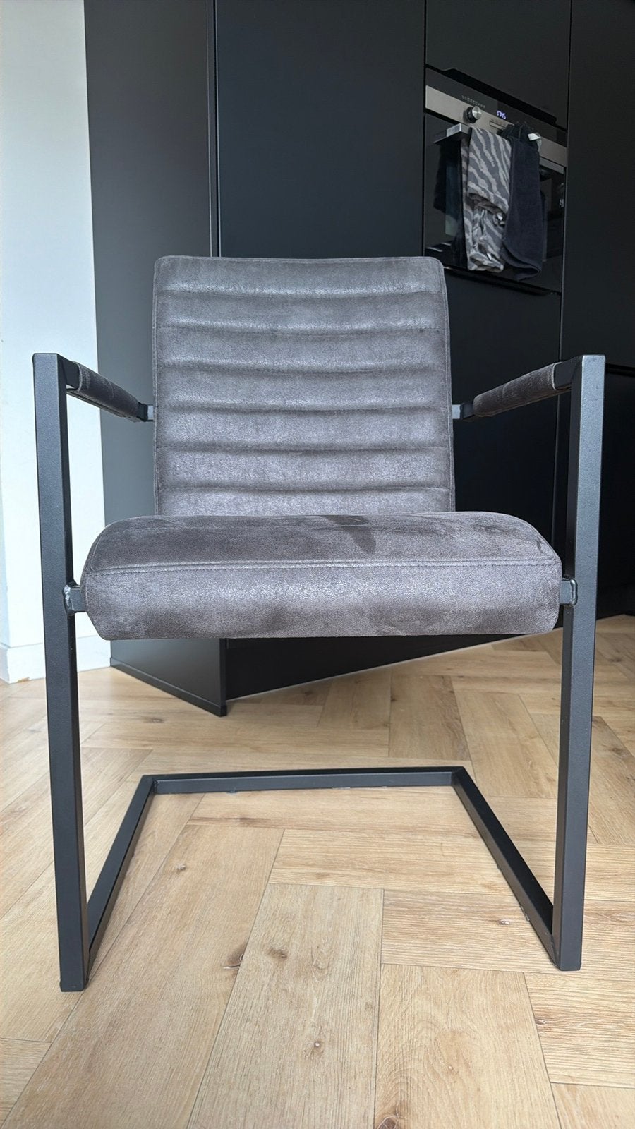 Goossens lederen eetkamerstoelen, Huis en Inrichting, Stoelen, Ophalen, Zo goed als nieuw, Grijs, Vijf, Zes of meer stoelen
