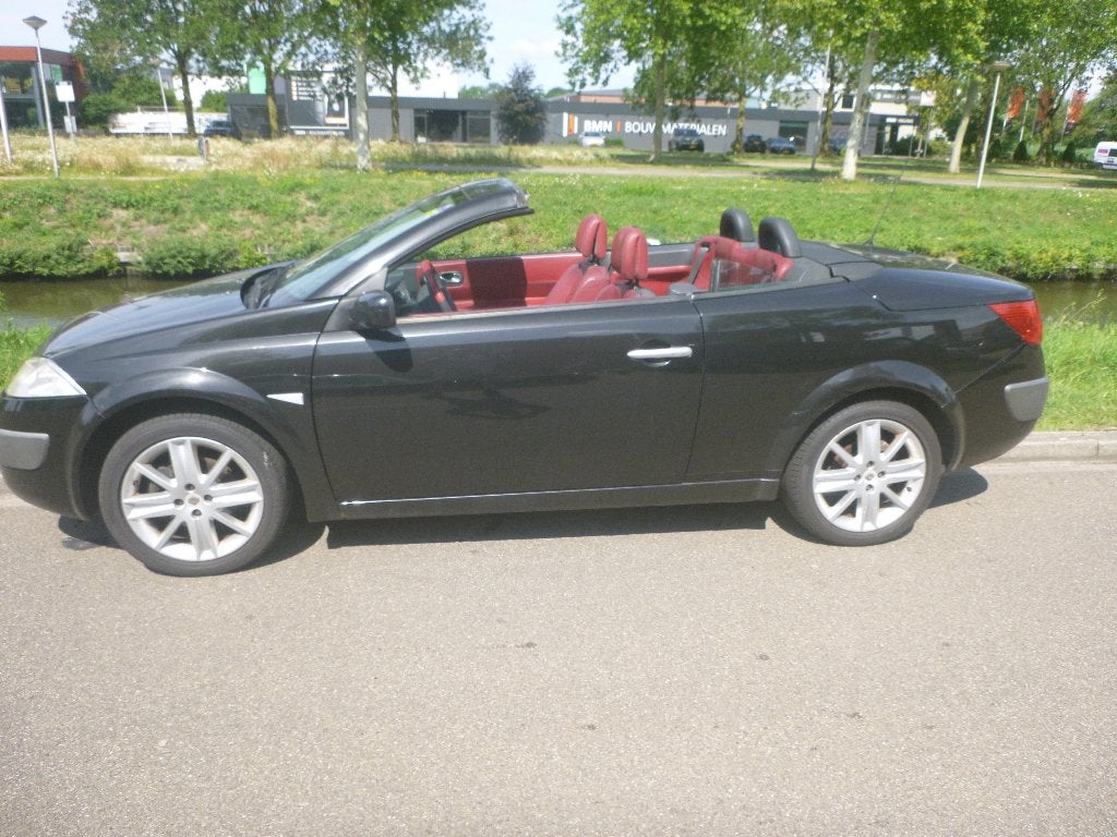 Renault Mégane 2.0 16V Cabrio Euro4 2004 Zwart, Auto's, Renault, Voorwielaandrijving, 4 cilinders, Cabriolet, 4 stoelen