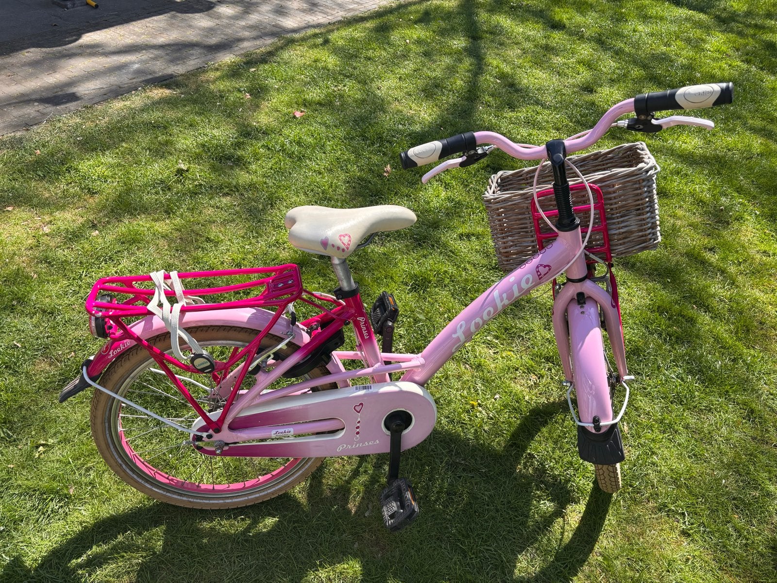 Roze Loekie meisjesfiets met mandje 22 inch, Fietsen en Brommers, Fietsen | Kinderfietsjes, Ophalen, Gebruikt, Terugtraprem, 20 inch of meer