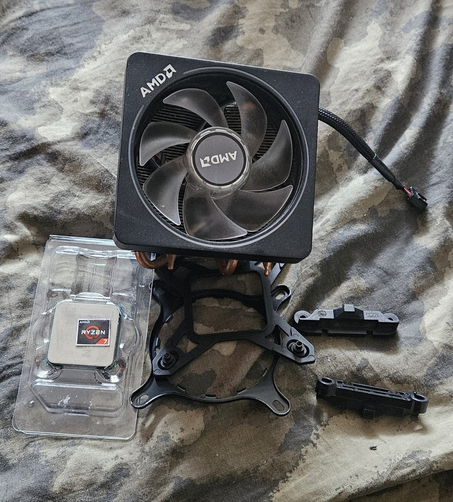 AMD Ryzen 7 2700X + Wraith Prism RGB Koeler ‼️, Computers en Software, Gebruikt, AMD Ryzen 7, Socket AM4, 3 tot 4 Ghz