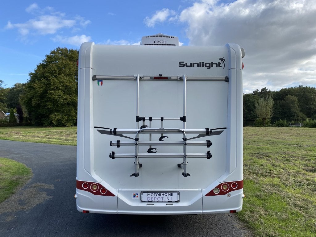 SUNLIGHT Capron T67 Automaat | Dakairco Lengtebedden Hefbed, Caravans en Kamperen, Automaat, Fiat, 7 tot 8 meter, Bedrijf