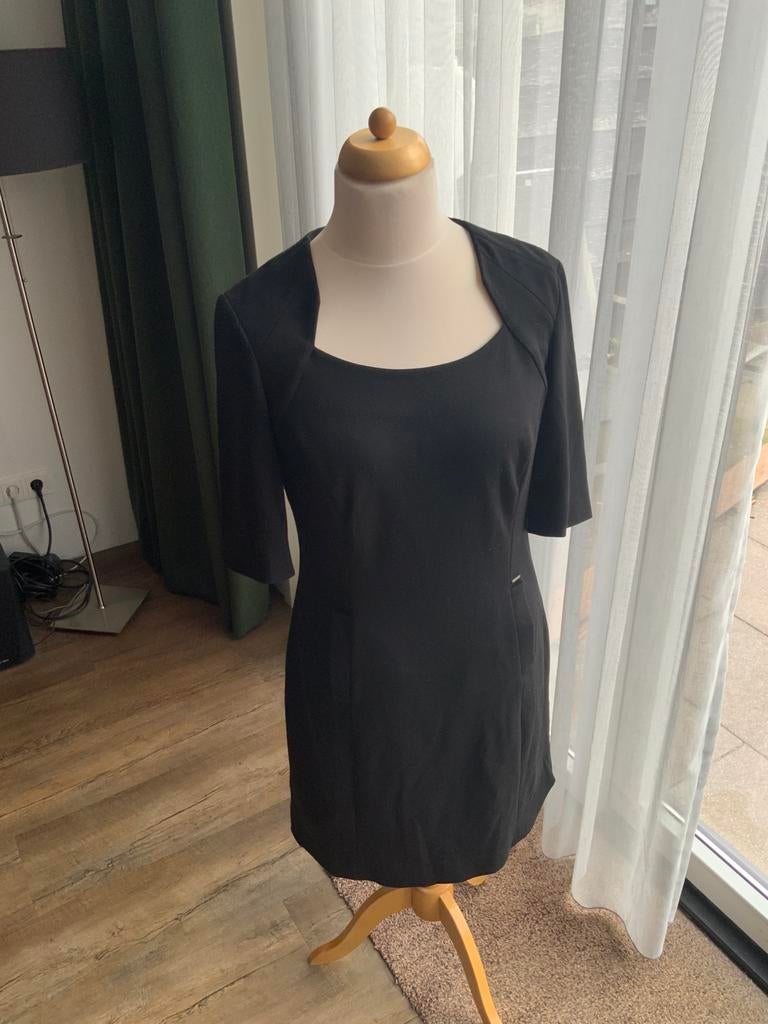 Zwarte jurk van Superstar, maat 40, Kleding | Dames, Jurken, Maat 38/40 (M), Zwart, Ophalen of Verzenden, Knielengte