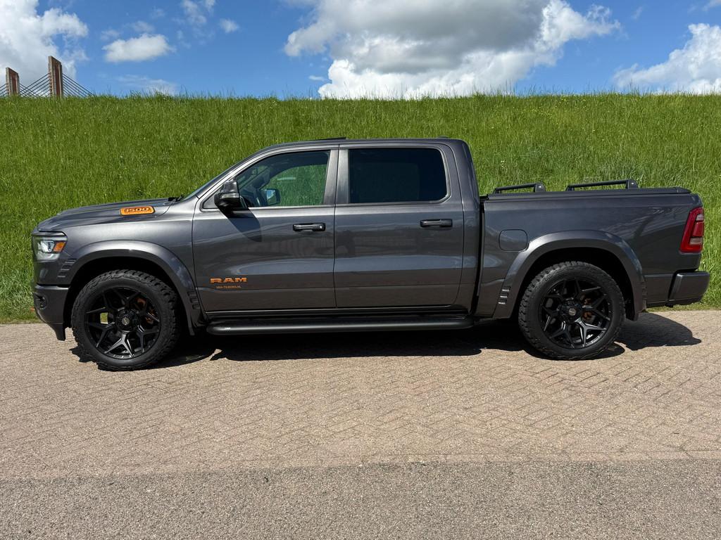 Dodge Ram 1500 5.7 HEMI V8 4x4 Crew Cab Big Horn CUSTOM COPP, Auto's, Gebruikt, 8 cilinders, 5654 cc, 402 pk