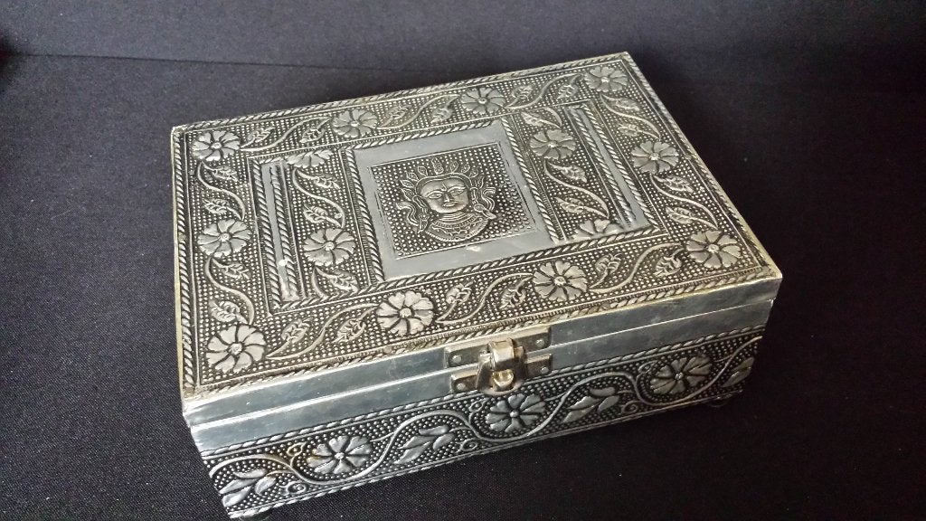 Fraai Bewerkte SIERADENDOOS Zilverkleur ~ Handwerk uit INDIA, Zilver, India, Handgemaakt, Doos
