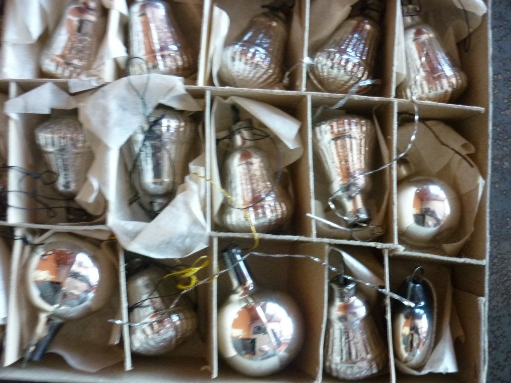 Doosje oude kleine Kerstballen voor Feathertree., Diversen, Kerst, Verzenden