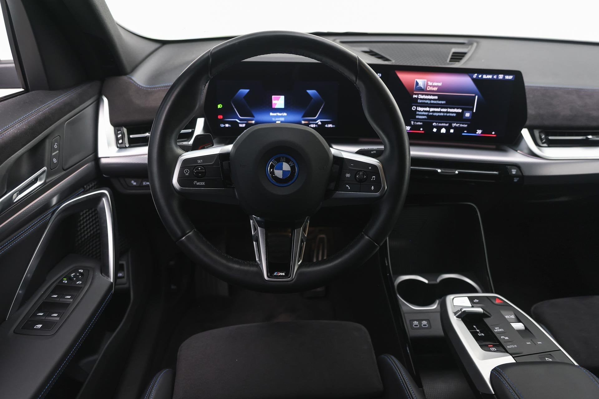 BMW iX2 eDrive20 M Sport / Sportstoelen / Achteruitrijcamera, Auto's, BMW, Met garantie (alle), 24 min, Origineel Nederlands, Parkeersensor