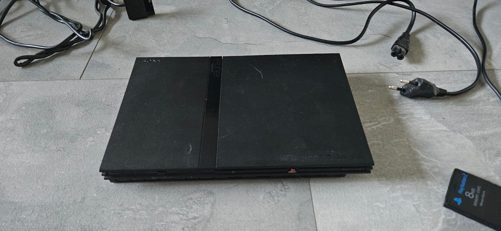 Sony PlayStation 2 Slim met twee controllers en de spellen, Spelcomputers en Games, Ophalen, Gebruikt, Zwart, Met 2 controllers