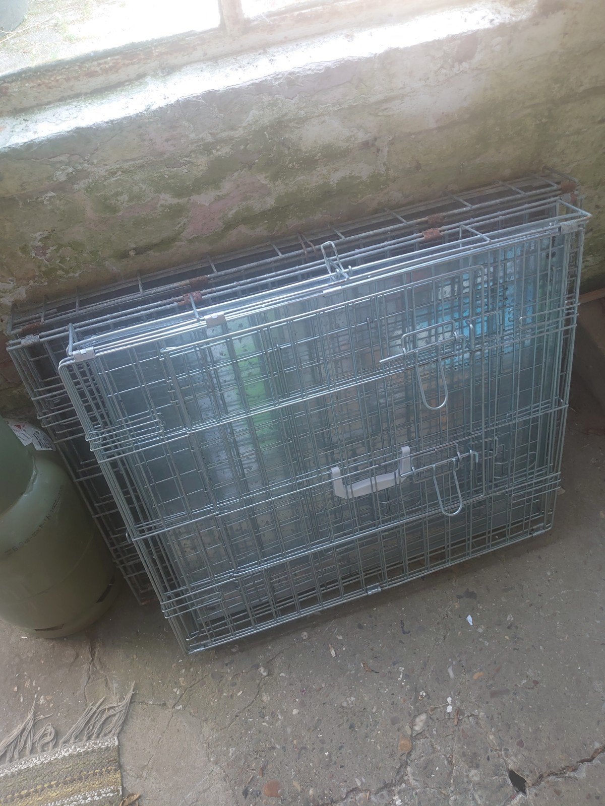 2 benches maten 75/50/60h ; 60/55/60h  10 euro p/stuk, Ophalen, Gebruikt