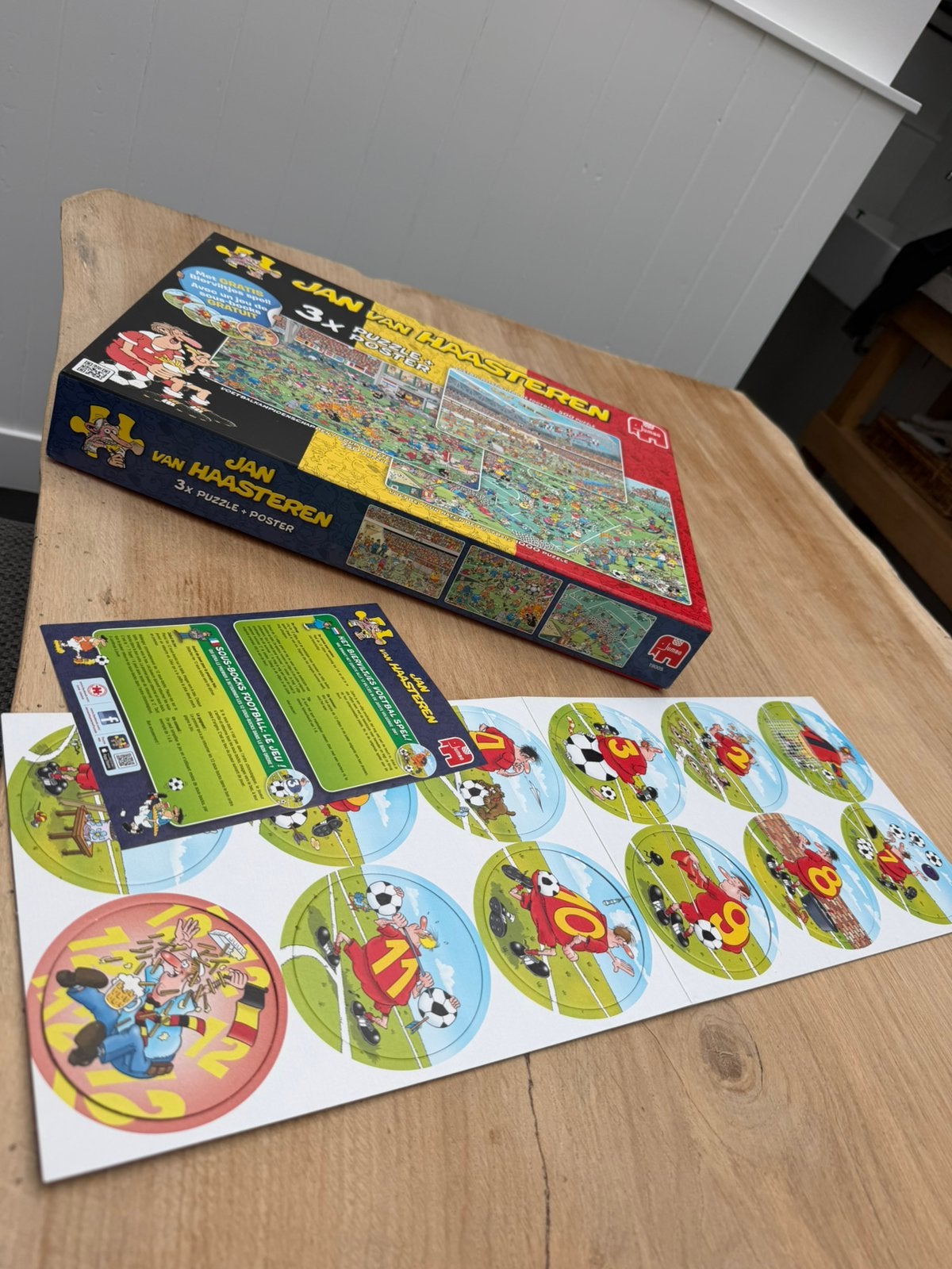 Jan van Haasteren Voetbal 3x puzzel met poster 2014, Ophalen of Verzenden, 500 t/m 1500 stukjes, Zo goed als nieuw