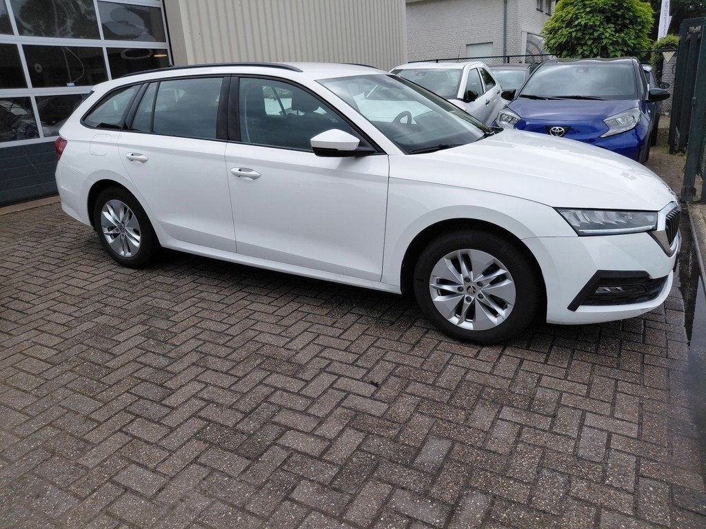 Skoda Octavia Combi 1.0 e-TSI Business Edition, Auto's, Skoda, Gebruikt, Euro 6, Hybride Elektrisch/Benzine, 3 cilinders