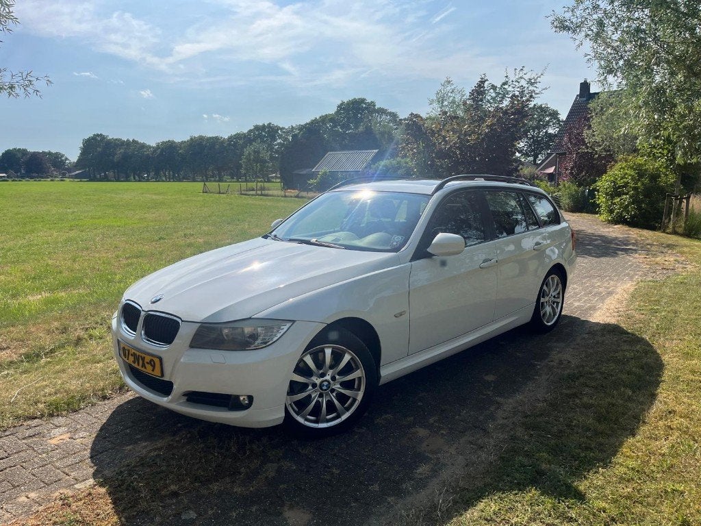BMW 3-Serie 2.0 D 318 Touring 2009 Wit, Auto's, 21 km/l, 1995 cc, 4 cilinders, Wit