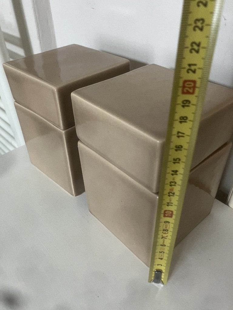 Deze twee beige vierkante keramische dozen, Keramiek, Overige typen, Ophalen of Verzenden, Zo goed als nieuw