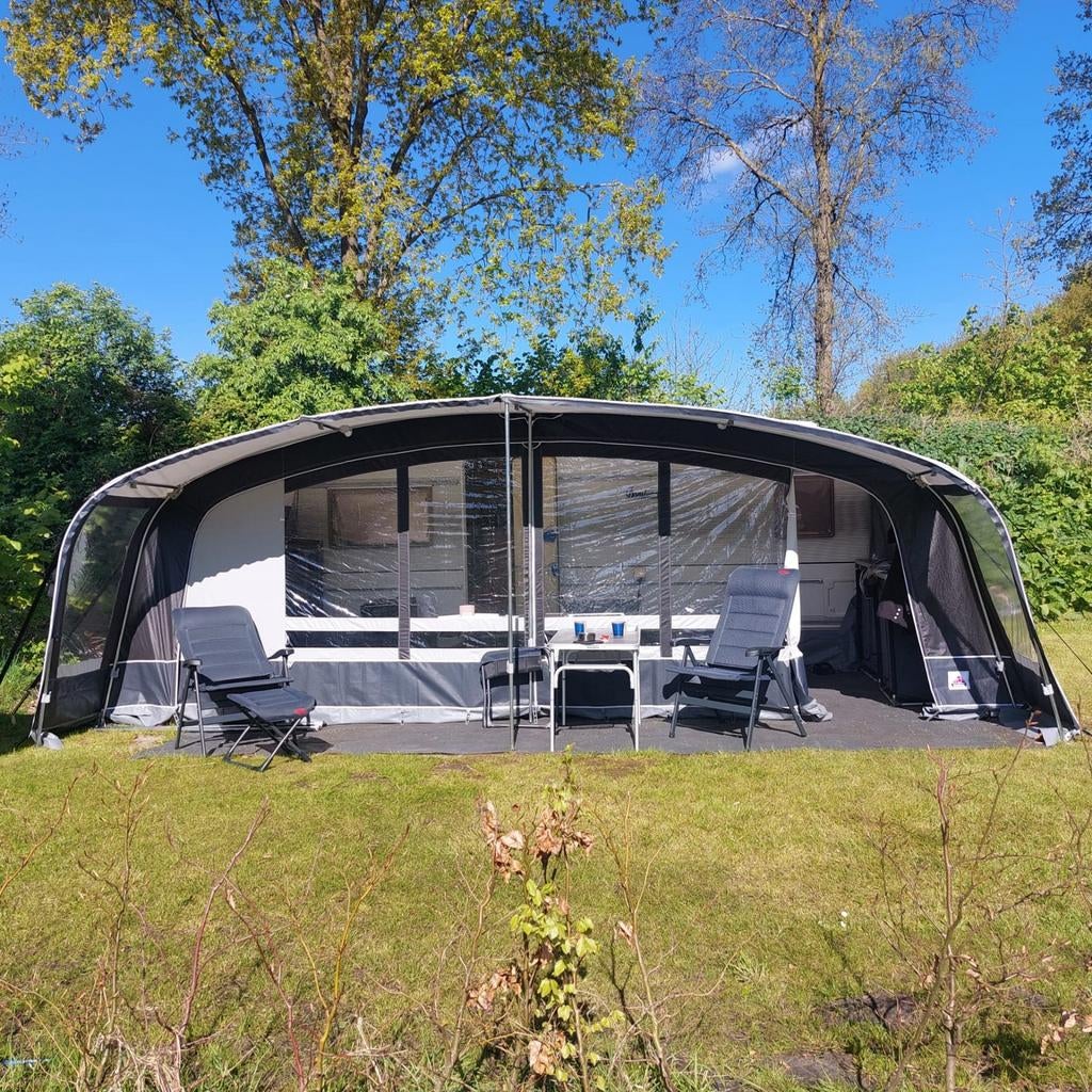 LMC Dominant 560 met voortent, mover en casetteluifel, Caravans en Kamperen, Rondzit, Frans bed, Particulier, 5 tot 6 meter