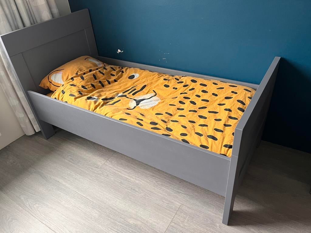 Peuterbed grijs, merkloos, in goede staat., 70 tot 85 cm, Zo goed als nieuw, 160 tot 180 cm, Ophalen