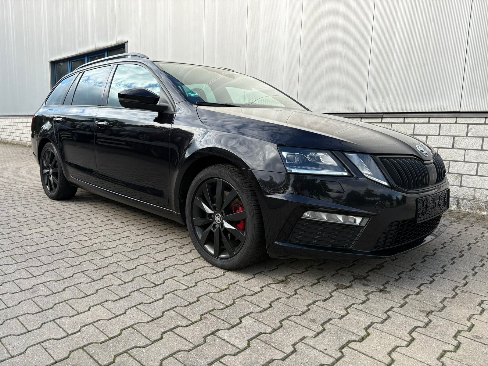 Skoda Octavia 2.0 Diesel RS . NETTO PRIJS VOOR EXPORT, Auto's, Automaat, Euro 6, Alcantara, Zwart