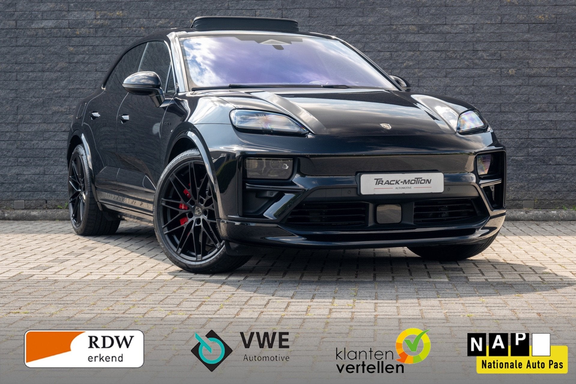 Porsche Macan Turbo 100 kWh BTW 21% Black Pano, Auto's, Automaat, Dealer onderhouden, Gebruikt, Zwart