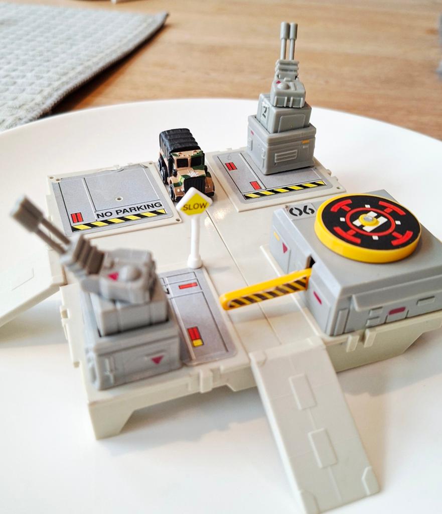 Vintage Micro Machines militaire basis met voertuig, Ophalen of Verzenden, Gebruikt, Jongen of Meisje