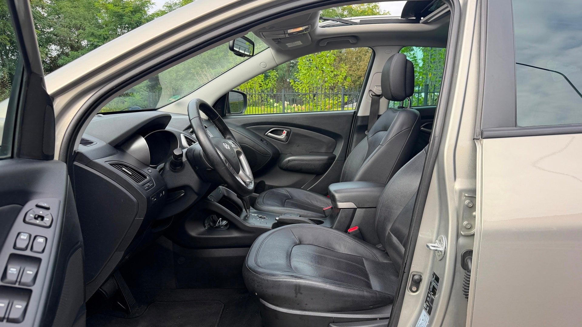 Hyundai Ix35 2.0i i-Catcher AUTOMAAT PANORAMDAK LEER NAVI TR, Auto's, Gebruikt, Zwart, 4 cilinders, 163 pk