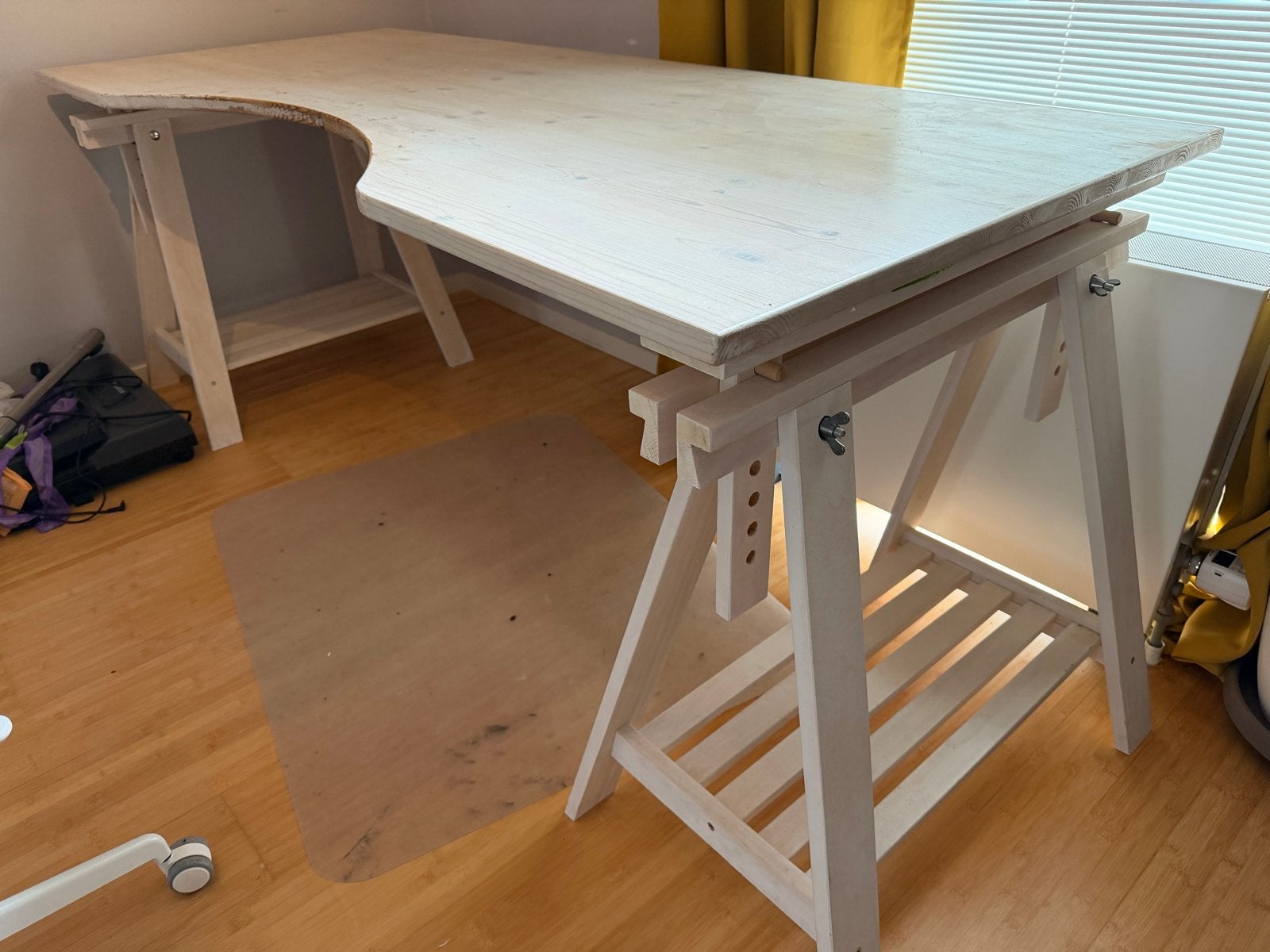 Lifetime verstelbaar whitewash bureau, 199 cm, Gebruikt, Scandinavisch, Hout