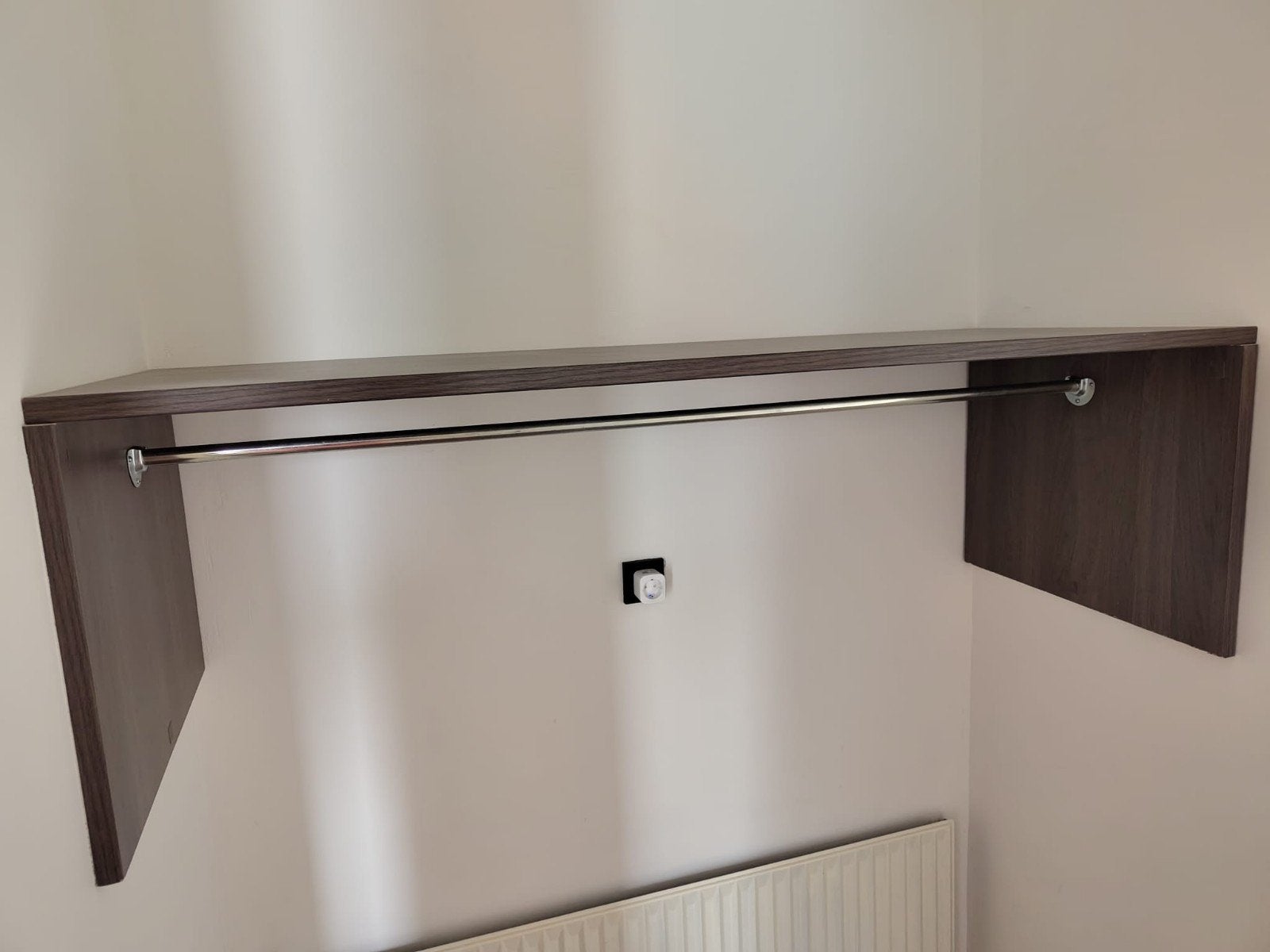 Gratis kapstok grijs met houtnerf, Huis en Inrichting, Woonaccessoires | Kapstokken, Gebruikt, Minder dan 100 cm, Hout, Ophalen